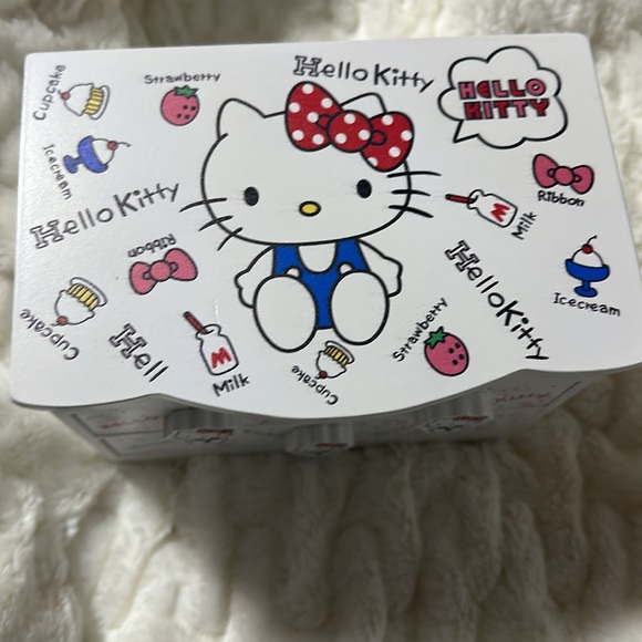 Hello, Kitty dresser jewelry box - Picture 2 of 6